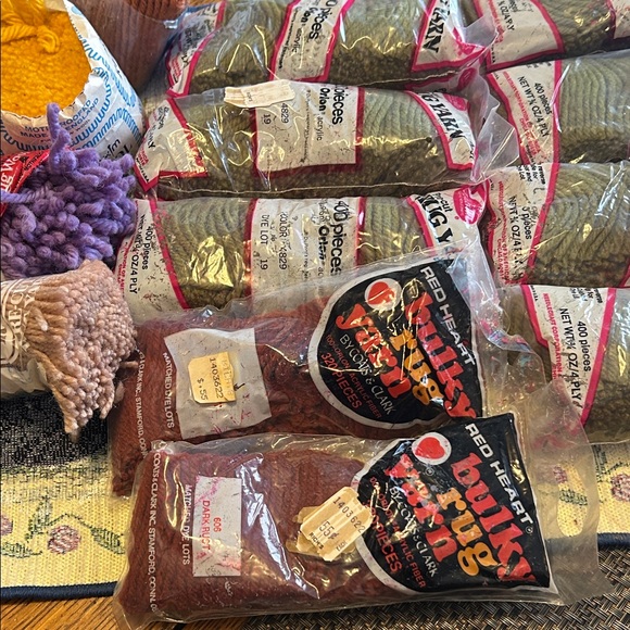 Assorted Rug Yarn Collection - Picture 4 of 5